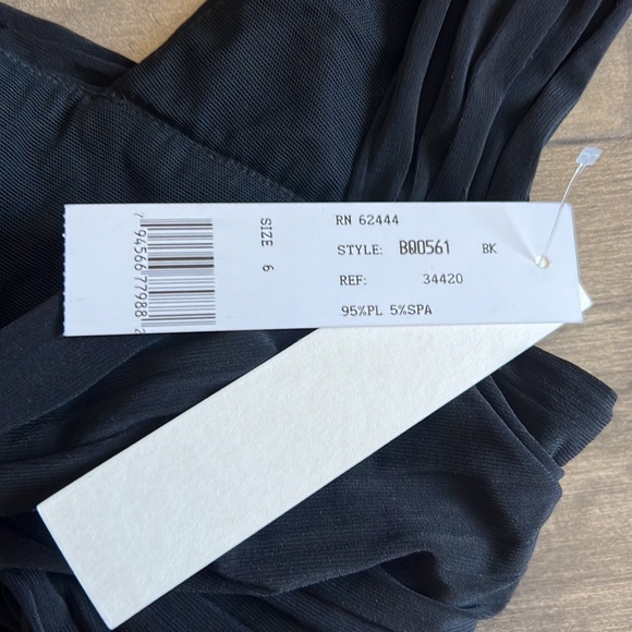 Designer cocktail dress by Nicole Miller - Picture 4 of 10